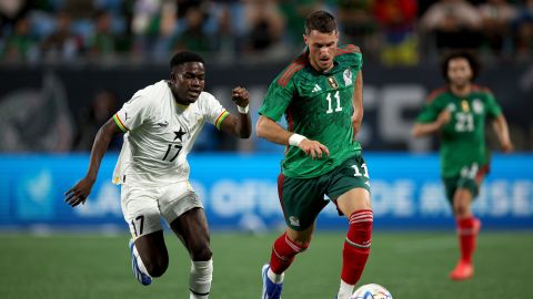 El futbolista mexicano considera que necesita más minutos dentro de la selección azteca.