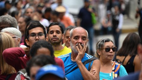 Bob Menéndez celebra la participación en la elección primaria de la oposición en Venezuela