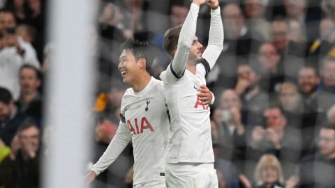 Tottenham subió a la cima de la Premier League al vencer al Fulham de Raúl Jiménez