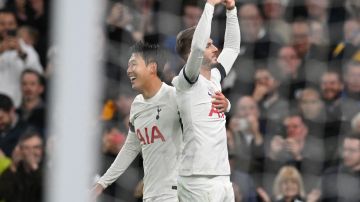 Tottenham subió a la cima de la Premier League al vencer al Fulham de Raúl Jiménez