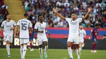 Jugadores del Real Madrid celebran el segundo gol ante Barcelona.