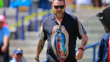 El entrenador de los Pumas podría ser sancionado por su camisa de la Virgen de Guadalupe.