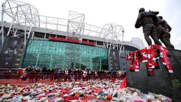 Manchester United rindió emotivo homenaje en Old Trafford a Bobby Charlton [Video]