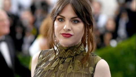 Frances Bean Cobain se casó hace poco con con el hijo de Tony Hawk.