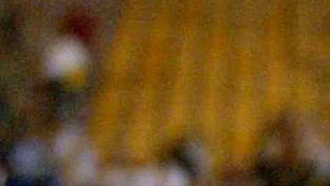 Lior Asulin posa con la copa que conquistó en 2004 con Bnei Sakhnin.