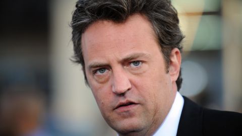 Matthew Perry falleció hoy a los 54 años de edad.