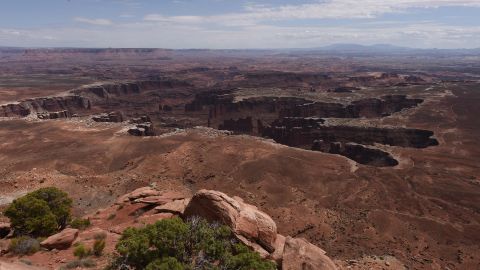 Senador republicano de Dakota del Norte, su esposa y sus dos pequeños hijos fallecieron en accidente aéreo en Utah