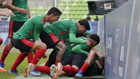 México celebra el gol del triunfo contra Uruguay.