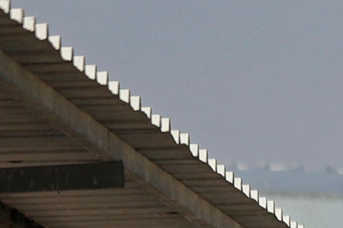 Palestinos y militantes de las Brigadas Ezzedine al-Qassam corren hacia el cruce de Erez entre Israel y el norte de la Franja de Gaza el 7 de octubre de 2023