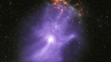 Los telescopios de rayos X de la NASA revelan los “huesos” de una mano cósmica fantasmal.