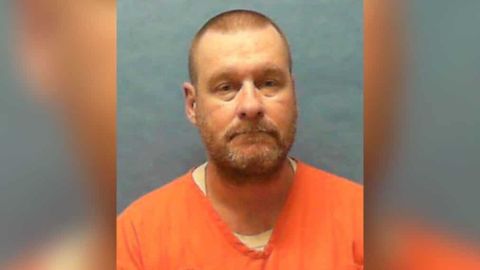 Michael Zack III, de 54 años, fue declarado muerto minutos después de las 614 pm.