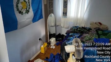 En las fotos publicadas por el condado de Rockland se puede observar una bandera de Guatemala colgada en la pared de una de las habitaciones.