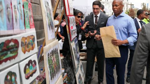 Eric Adams, alcalde de NYC, de visita en Quito, Ecuador.