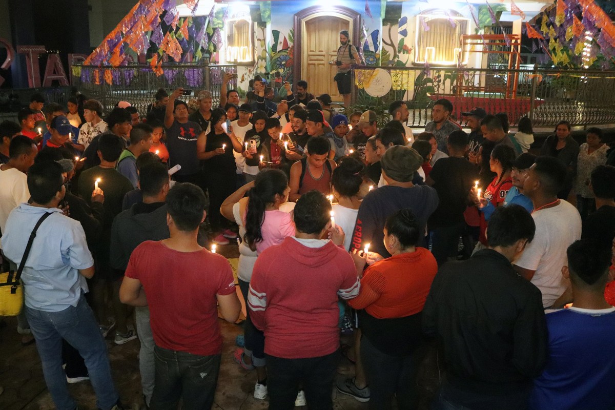 Migrantes realizan velada de oración y ayuno en la frontera sur de México, para que no exista más odio hacia ellos