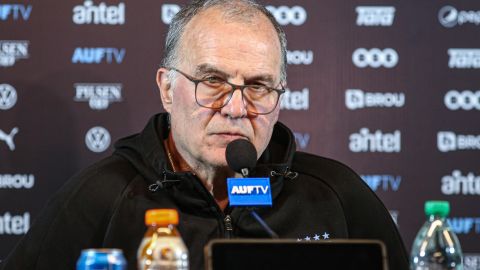 El entrenador de la selección uruguaya de fútbol, Marcelo Bielsa, ofrece una conferencia de prensa de cara a la doble fecha de eliminatorias mundialistas.