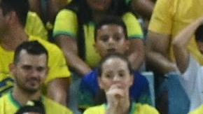 Eduard Bello (d) celebra su gol ante Brasil con Yeferson Soteldo.