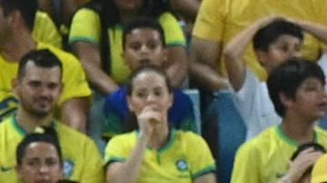 Eduard Bello (d) celebra su gol ante Brasil con Yeferson Soteldo.