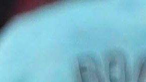 Ferrán Torres (c) durante el encuentro entre el Granada y el FC Barcelona.