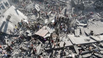 Bombardeo de Israel causó la muerte de al menos 150 personas en un campo de refugiados en Gaza