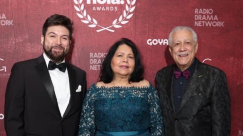 Pablo Andrade, Brenda Feliciano y Paquito D'Rivera en la ceremonia de HOLA.