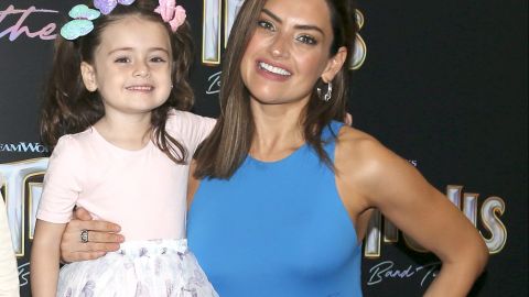 Michell Galván e hija en el estreno previo de "Trolls Band Together", que llega a la cartelera nacional este 17 de noviembre/Miami, 12 de noviembre 2023.