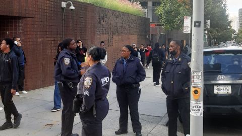 Policías escolar en Nueva York.