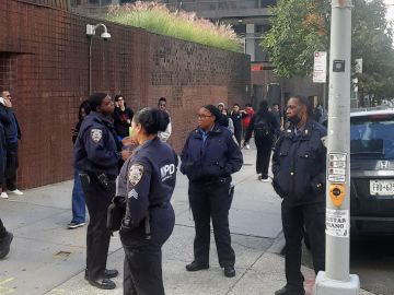 Policías escolar en Nueva York.
