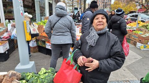 La dominicana Grecia Abad desde 1966 celebra la cena del pavo en el Alto Manhattan