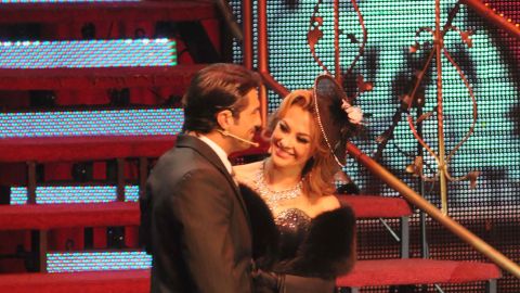 El actor Arturo Carmona junto a Aracely Arámbula.