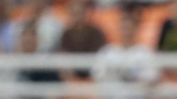 El argentino Claudio Echeverri dribla al arquero brasileño Phillipe Gabriel.