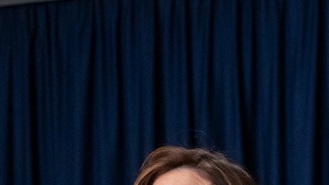 La gobernadora Kathy Hochul anunció la inversión de 3 millones de dólares para frenar discurso de odio online.