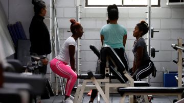 Las atletas cubanas durante una sesión de entrenamiento.