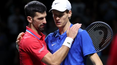 Djokovic cae sorpresivamente ante Sinner y deja escapar la posibilidad de ganar la Copa Davis