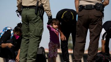 La llegada de familias ha representado un reto para las autoridades migratorias en EE.UU.