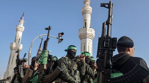 TOPSHOT-PALESTINIAN-HAMAS-FUNERAL