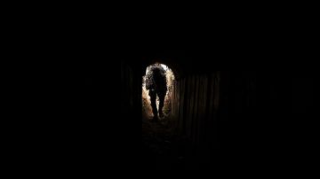 La fuerzas israelíes hallaron "un túnel fortificado" de unos 32 pies de profundidad y más de 164 pies de largo, que afirman está relacionado con las actividades de Hamás.