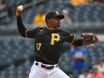 Yerry De Los Sants durante un encuentro de Pittsburgh Pirates ante Colorado Rockies.