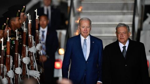 TOPSHOT-MEXICO-US-BIDEN-ARRIVAL