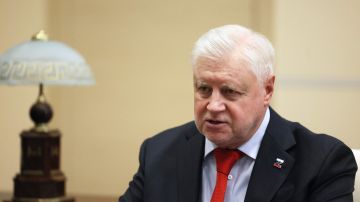 El jefe del partido Rusia Justa por la Verdad, Sergei Mironov, asiste a una reunión con el presidente ruso.