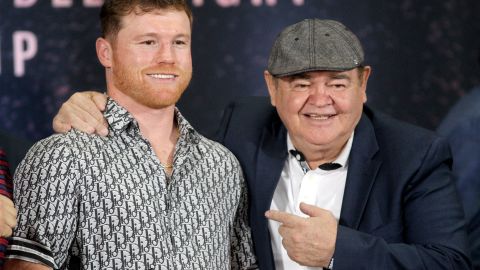 José Reynoso junto a Saúl "Canelo" Álvarez.