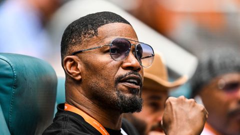 Jamie Foxx durante un evento antes de enfrentar una demanda de agresión sexual.