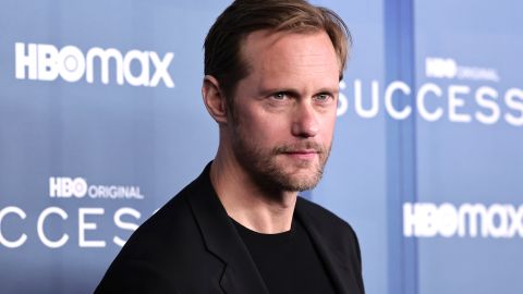 Alexander Skarsgård se unió oficialmente al elenco de 'Succession' para la cuarta temporada.