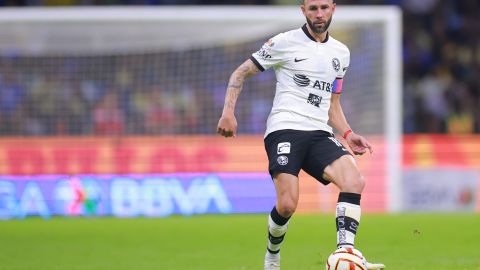 Miguel Layún durante un encuentro ante Cruz Azul en la Liga MX.