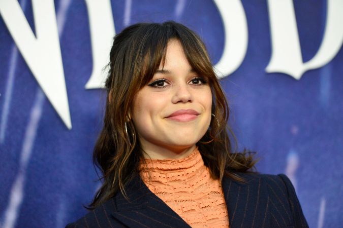 Jenna Ortega durante una alfombra roja de Wednesday.