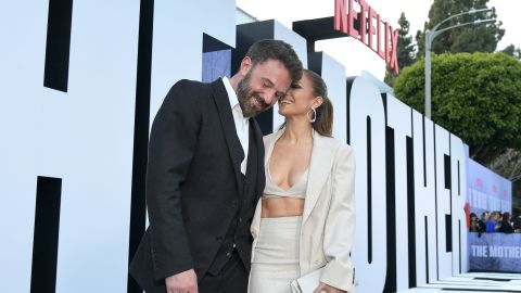 El actor Ben Affleck junto a su esposa Jennifer López.