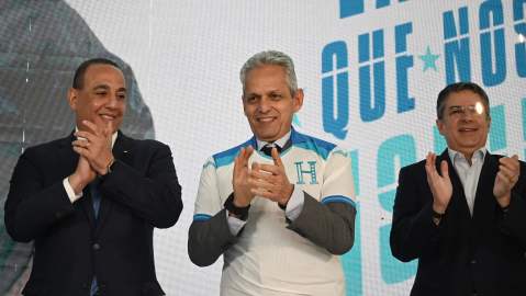 El entrenador colombiano apuesta por nuevas figuras que le permitan vencer a México.