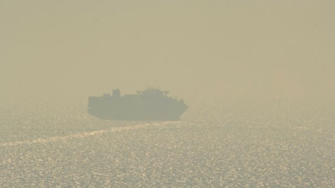 Los buques de carga con destino a Ucrania en el Mar Negro son "posibles objetivos militares" para Rusia.