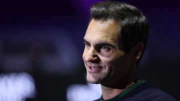 Roger Federer rompe en llanto tras cantar durante un concierto con Andrea Bocelli [Video]