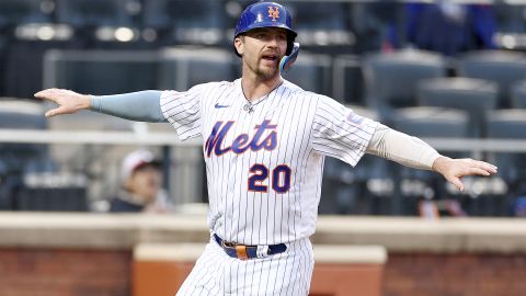 Pete Alonso durante un encuentro ante Miami Marlins.