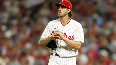 Aaron Nola es una pieza apetecida por New York Yankees para 2024.